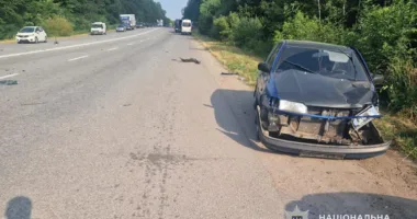 Audi вилетіла в кювет і перекинулася: на Тернопільщині зіткнулися три авто