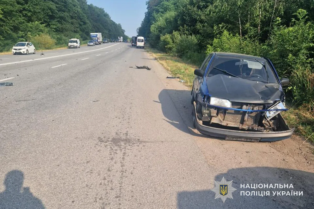 Audi вилетіла в кювет і перекинулася: на Тернопільщині зіткнулися три авто