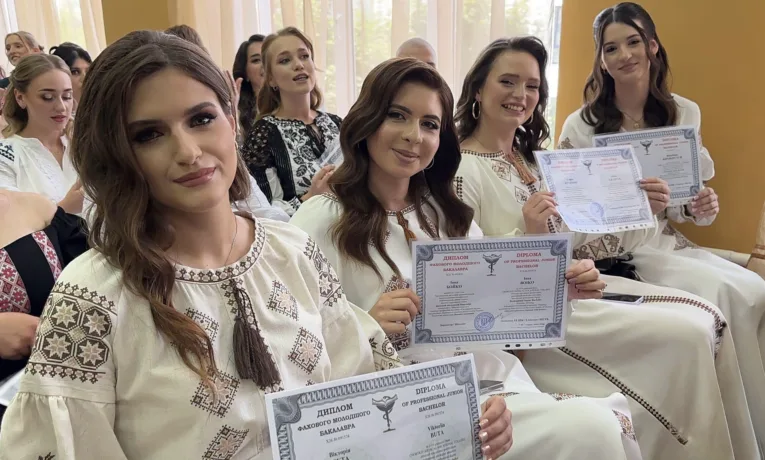 Випускники