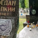 Після наруги над могилою Лепкого представники з Бережан встановили тимчасовий барельєф
