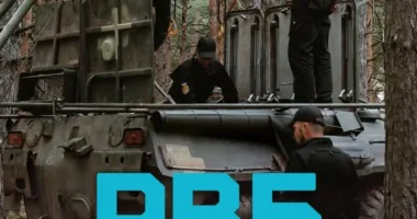 За кожною справною бойовою машиною стоїть кропітка праця тих, хто щодня ремонтує
