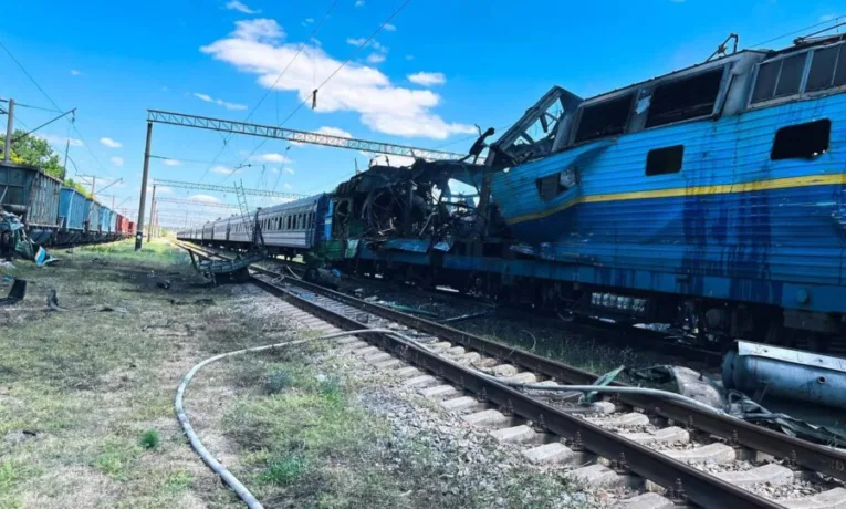 Ворог атакував пасажирський поїзд на Запоріжжі