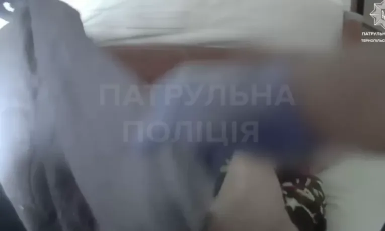 Поліція допомогла жінці