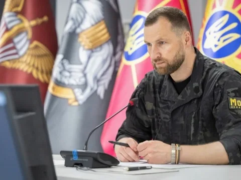 звільнення Хмари з військової служби