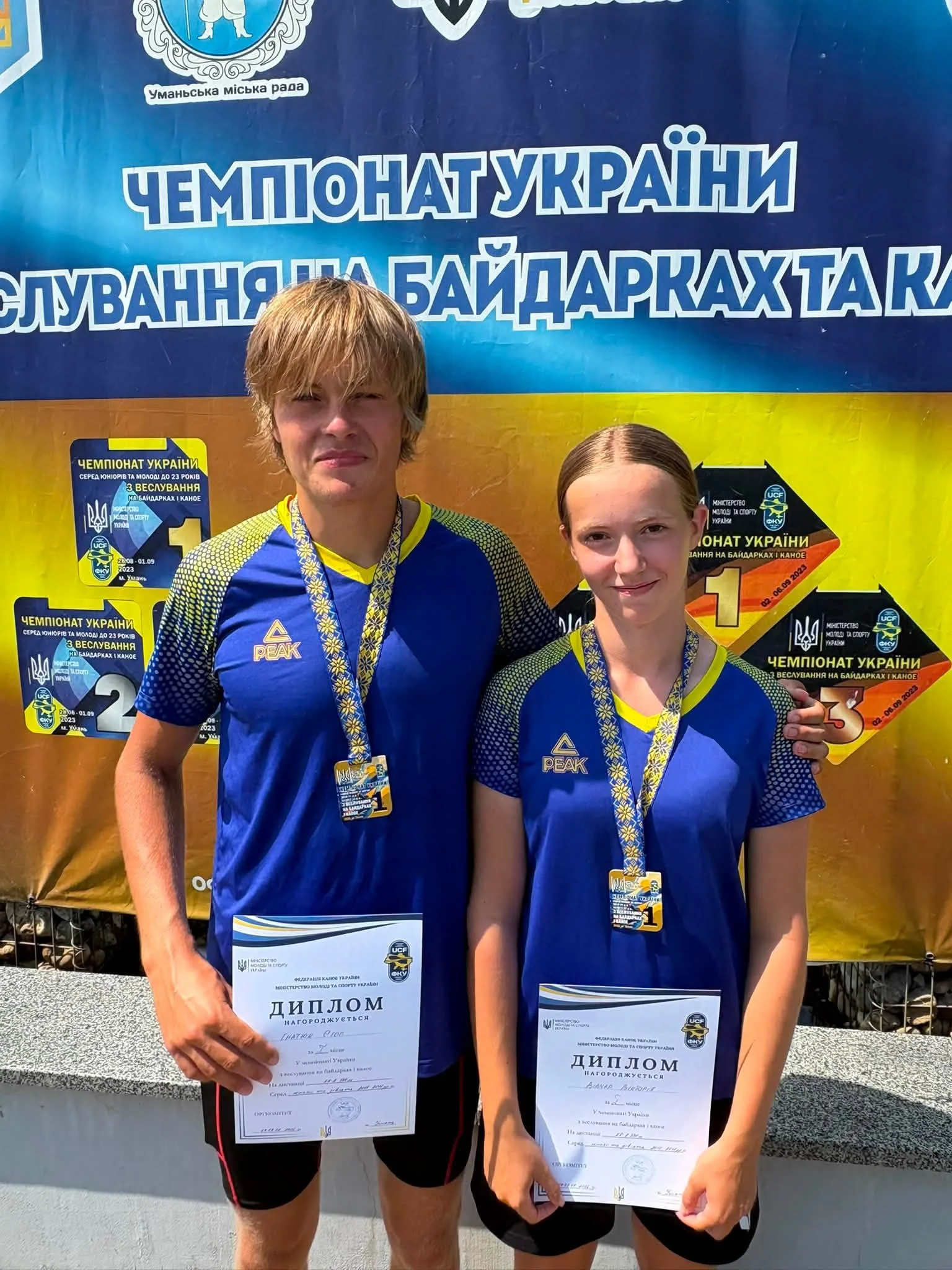веслувальники
