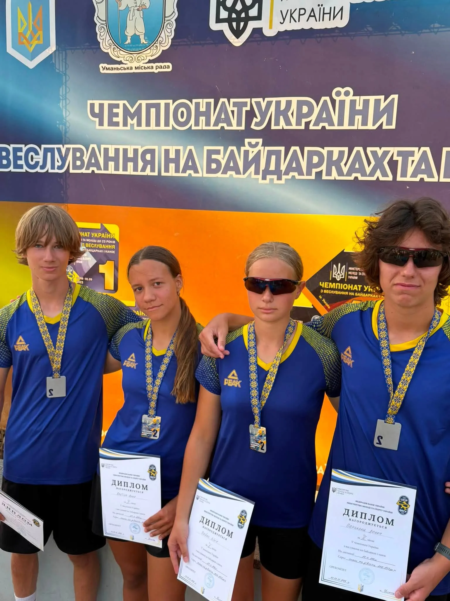 веслувальники