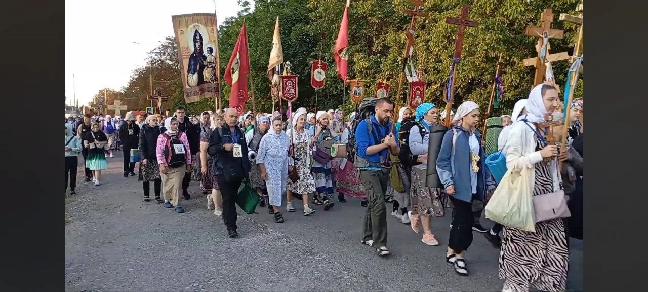 Хресна хода до Почаєва на Тернопільщині викликала обурення через символіку, яку використовують російські окупанти