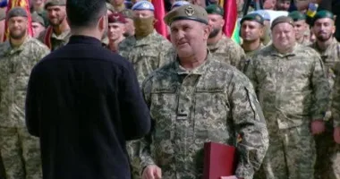 Зеленський вручив майору з Тернопільщини Тарасу Михальчуку орден Богдана Хмельницького І ступеня