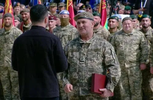 Зеленський вручив майору з Тернопільщини Тарасу Михальчуку орден Богдана Хмельницького І ступеня