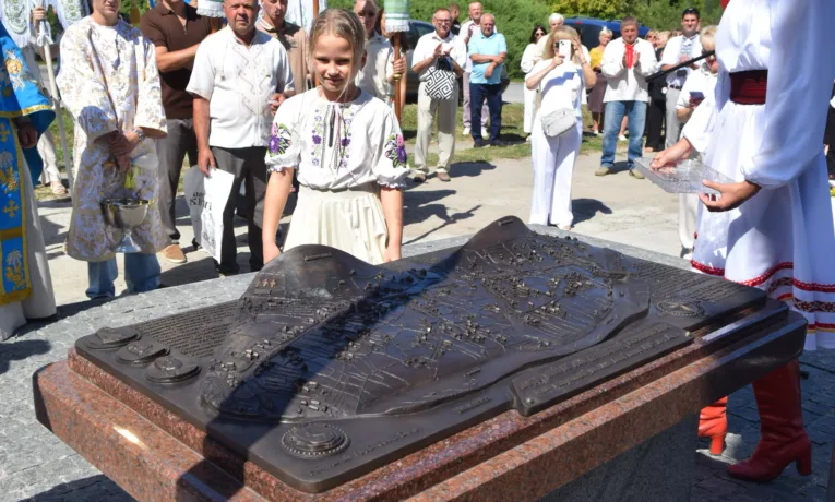 село біла інсталяція