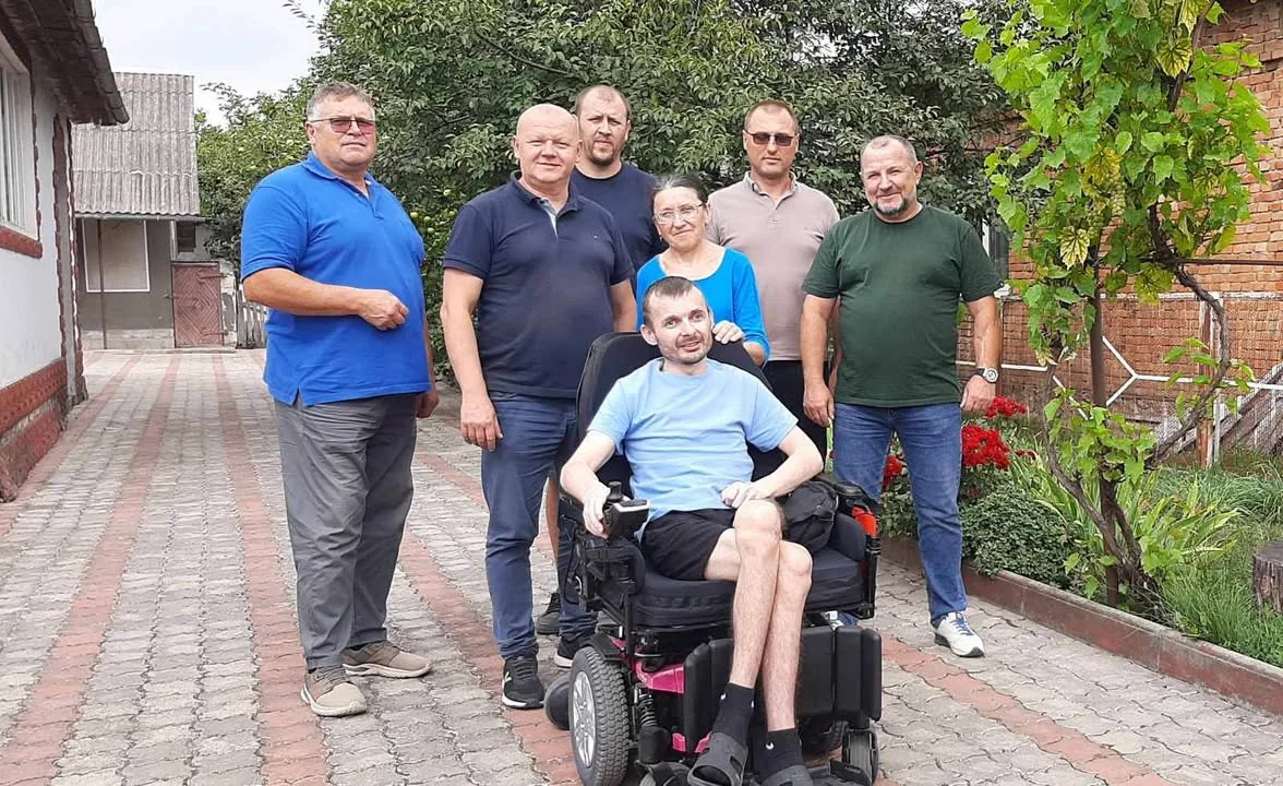 Воїну-добровольцю зі Збаразької громади Маркіяну Зозулі передали електровізок