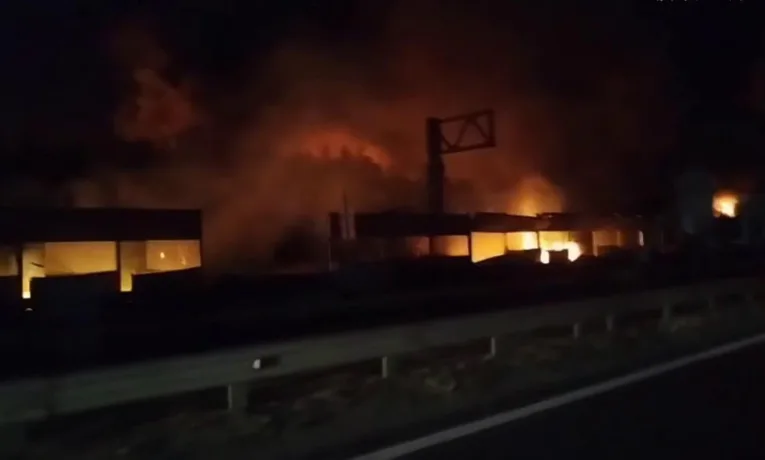 Масштабна пожежа на Київщині: перекрито трасу Київ-Чоп