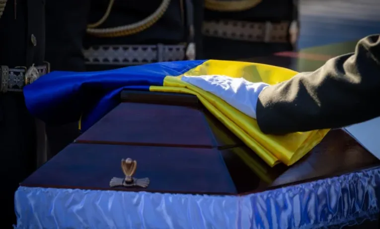 На Тернопільщині з почестями поховали трьох невідомих воїнів