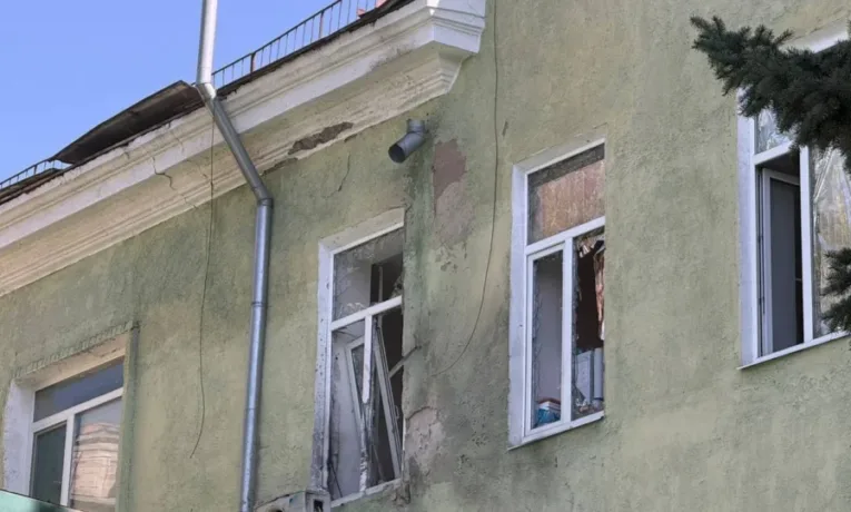 Окупанти атакували лікарню у Краматорську дронами