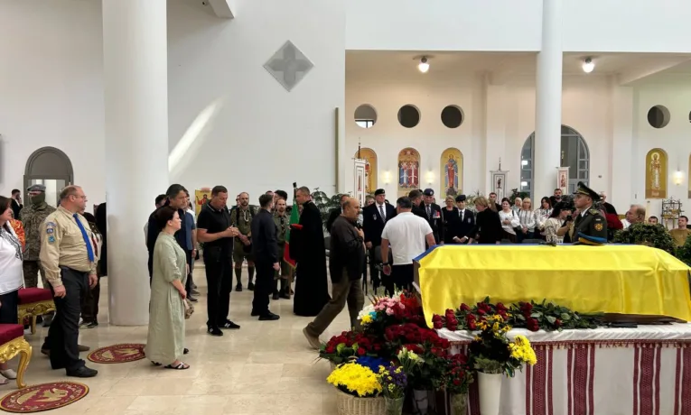 Відбувся чин похорону Євгена Коновальця: до прощання долучилася делегація з Тернопільщини (Фото, відео)