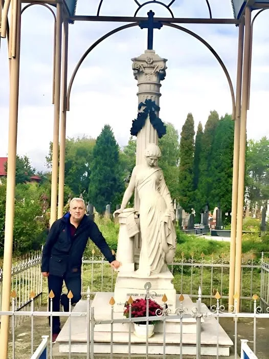 Пам'ятник батька Соломії Крушельницької