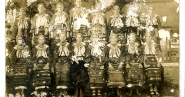 Як співали в Окопах майже сто років тому: унікальне фото жіночого хору з Борщівщини