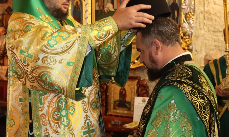архієпископ тихон