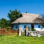 У Рудківцях над Дністром збереглася старовинна хата, яка могла б стати експонатом музею
