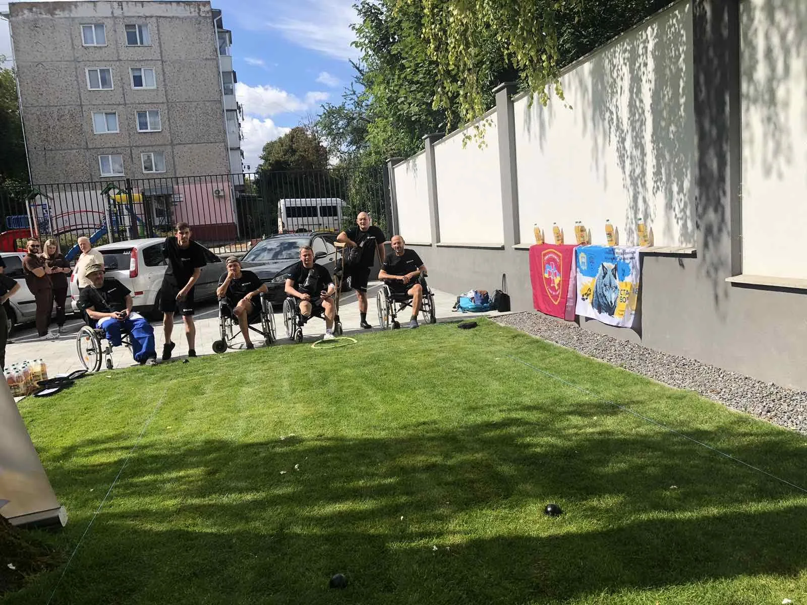 Тернопільський полк «Бойового братерства України» передав ветеранам у GARTA комплекти для гри в петанк