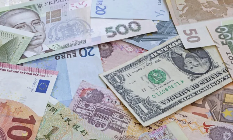 Курс долара до 4 жовтня: чого очікувати українцям
