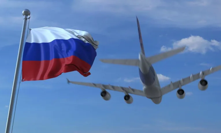 Масована атака дронів паралізувала аеропорти Москви