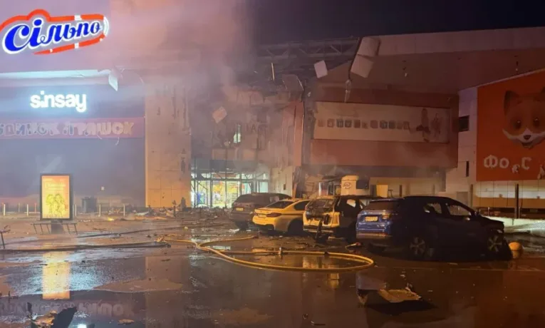 Трагедія у Сумах: троє загиблих після удару по ТЦ