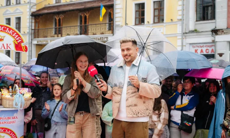 Як Житомир зустрів «Караоке на майдані» під дощем