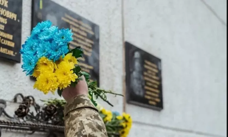У Тернополі встановлять меморіальні таблиці військовому Роману Лаусу та художнику Ярославу Омеляну