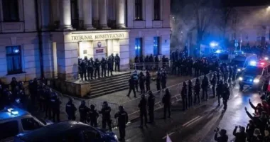 Що ж насправді відбувається у сусідній Польщі?