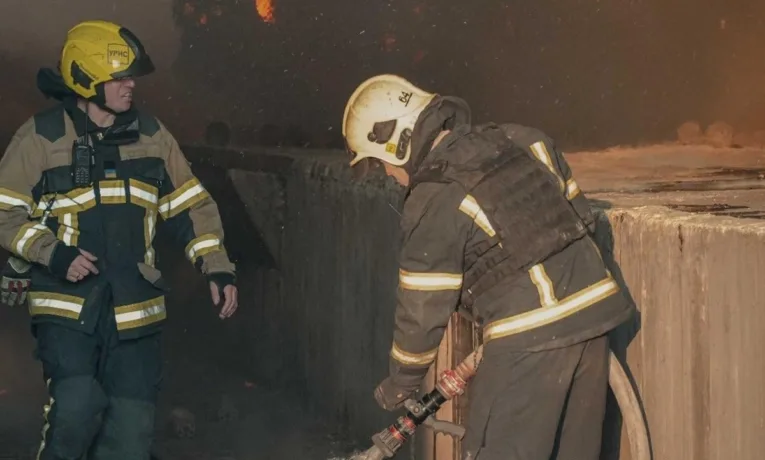 Атака на Київ: пожежа в 5‑поверховому будинку, постраждалі