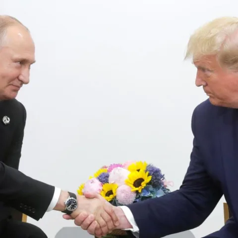 Чому Трамп вимагав від України припинити удари по НПЗ РФ