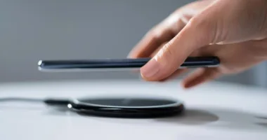 Найкращі бюджетні Android-смартфони з бездротовою зарядкою