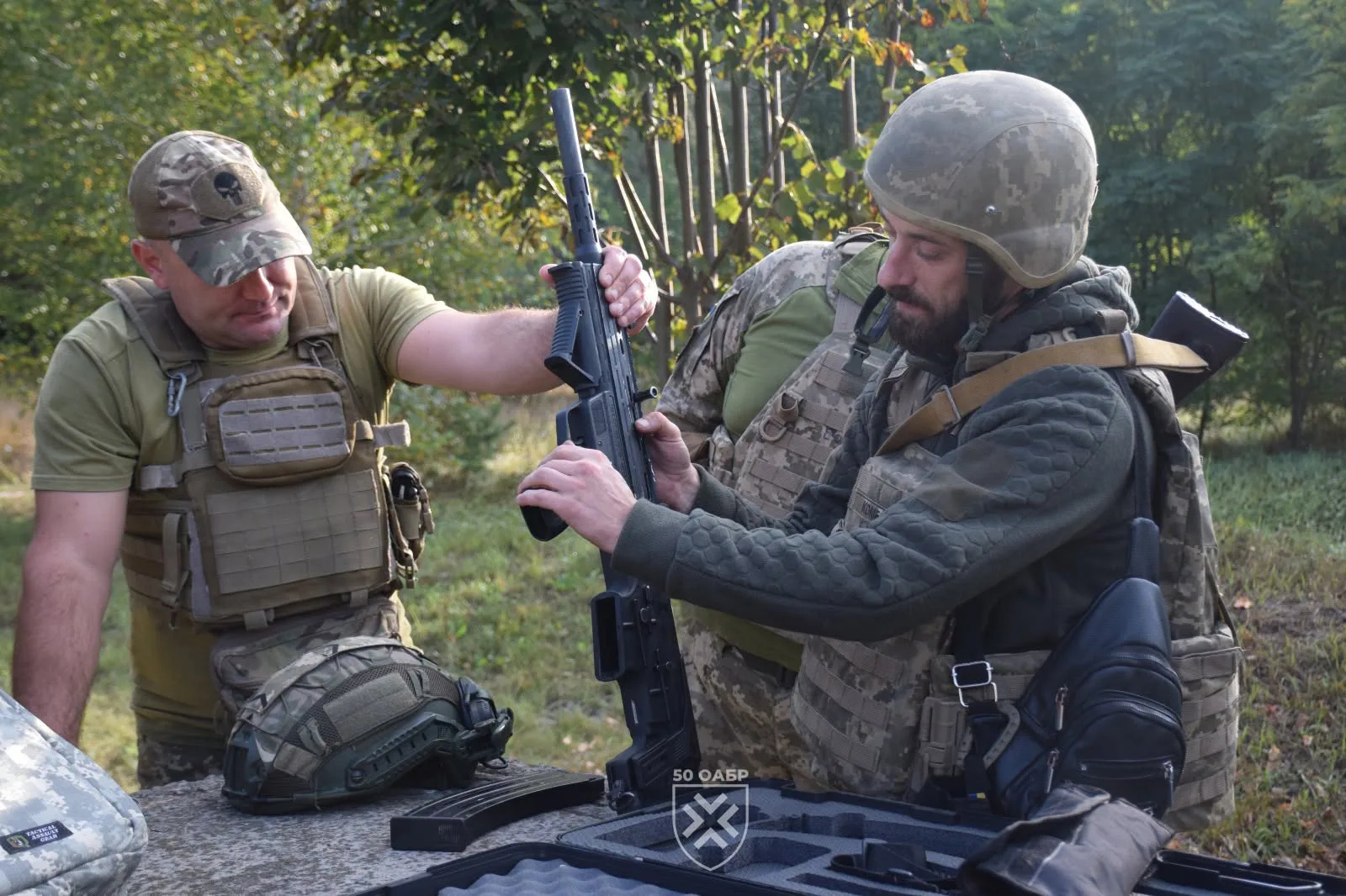 У 50 артбригаді тренуються збивати ворожі дрони з помпових рушниць
