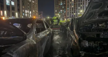 У Києві ворожий дрон атакував багатоповерхівку