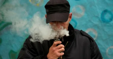 UVAPE повертає заборонені смакові набори Elf Bar