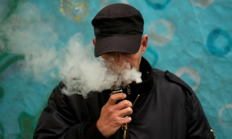 UVAPE повертає заборонені смакові набори Elf Bar