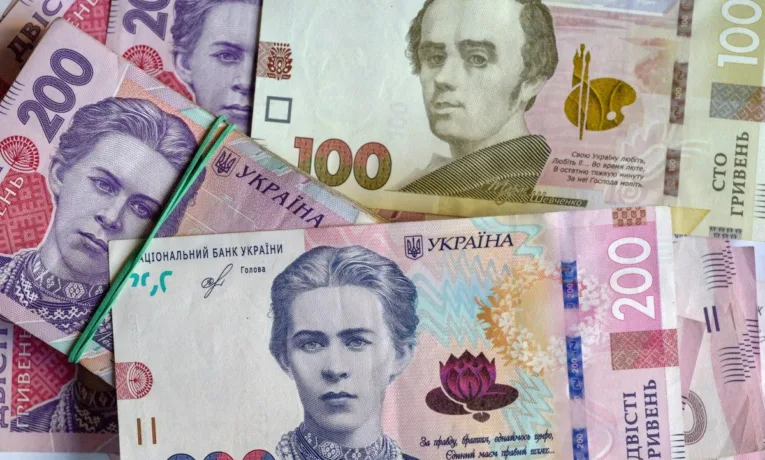 В Україні з'явилися нові банкноти номіналом 2000 гривень
